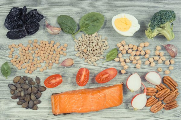 Quels sont les effets des régimes riches en fibre sur la gestion des symptômes du syndrome de l'intestin irritable?